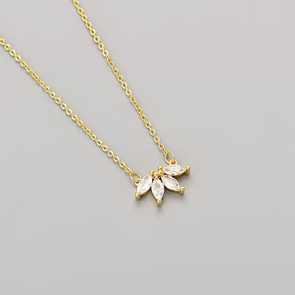 Halskjede med Zirkonia - Firebladsdesign i Rustfritt Stål