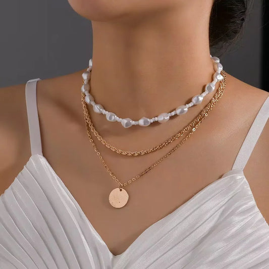 Halskjede med Perler og Kors - Flerlagsdesign